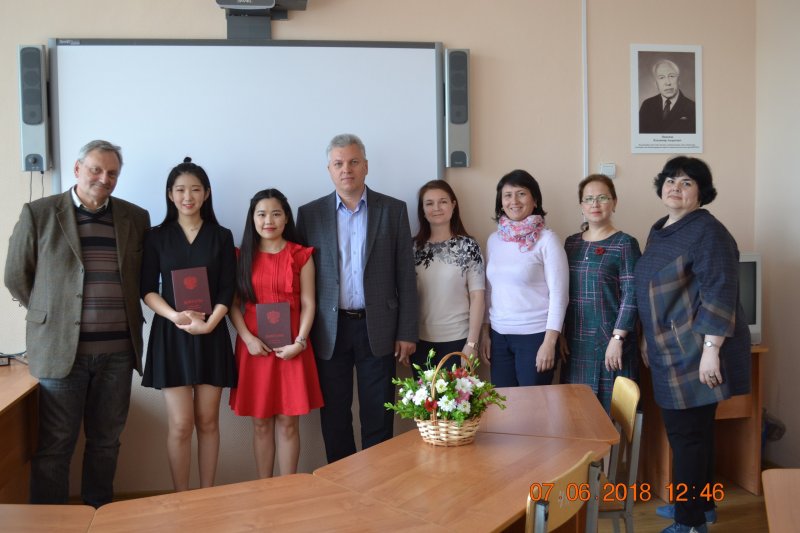 Магистрантки УлГПУ из КНР успешно защитили диссертации и получили красные дипломы