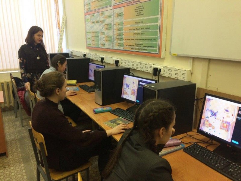 Студенты УлГПУ провели оценку методики преподавания информатики во время участия  во Всероссийской акции «Час кода»