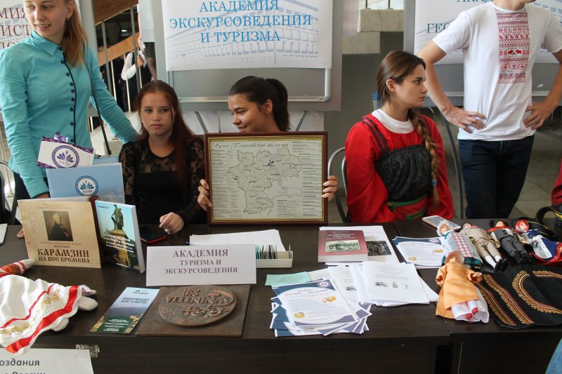В УлГПУ им. И.Н. Ульянова прошла выставка-презентация 15-ти Малых детских академий, в которых могут пройти обучение школьники 7-10 классов