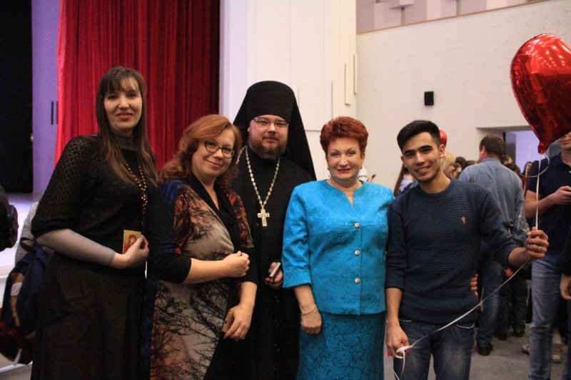 В День всех влюбленных ректор УлГПУ Тамара Девяткина и студенты встретились с основателями проекта «Батюшка онлайн» 