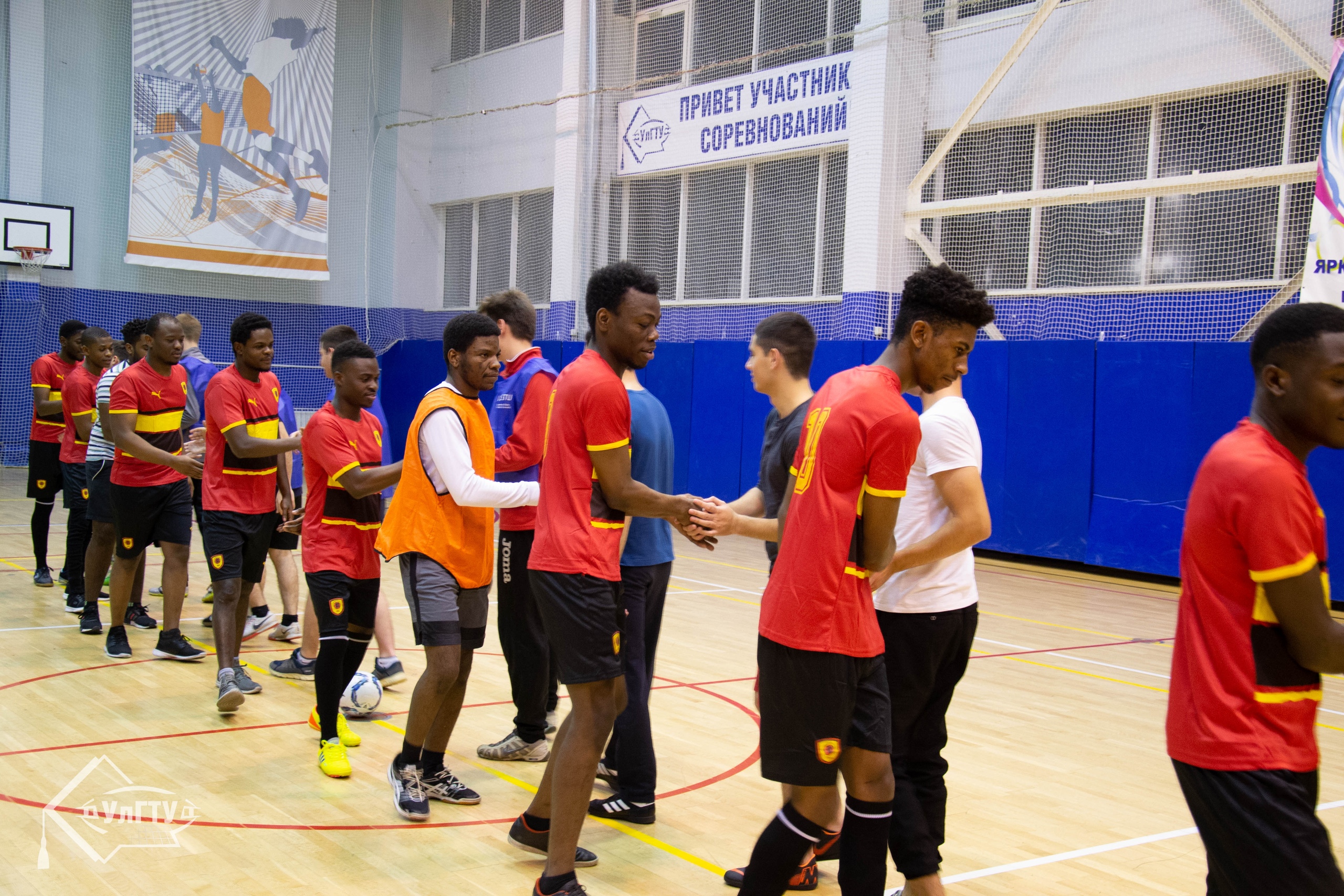 Команда иностранных студентов УлГПУ вошла в число призеров турнира по мини-футболу, посвящённого Дню независимости Республики Ангола