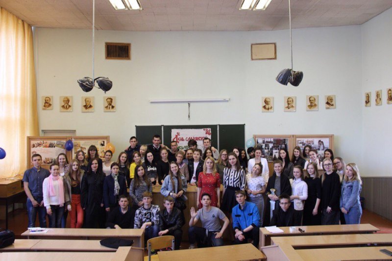 В День славянской письменности  студенты УлГПУ читали притчи на старославянском языке и писали стихи на тему появления азбуки
