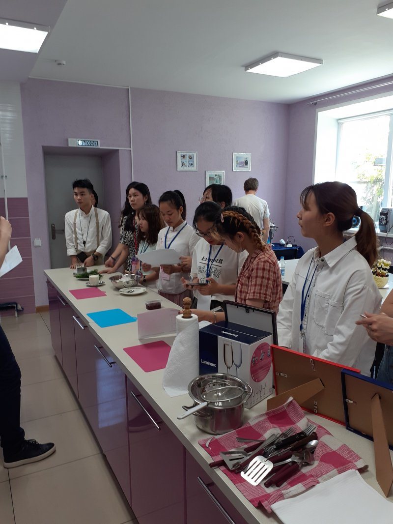 Китайские студенты познакомились с русской кухней на базе кафедры технологий профессионального обучения УлГПУ