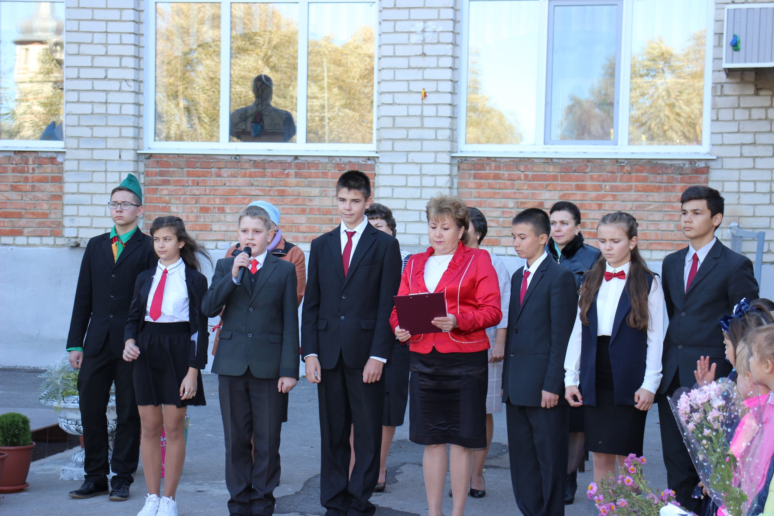 8 октября в школах Ульяновской области отметили традиционный День школьника, в организации которого приняли участие активисты РДШ и старшие вожатые