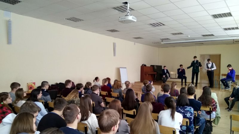 Школьники гимназии №33 г. Ульяновска побывали в гостях у студентов УлГПУ и  показали им  спектакль «Ревизор» 