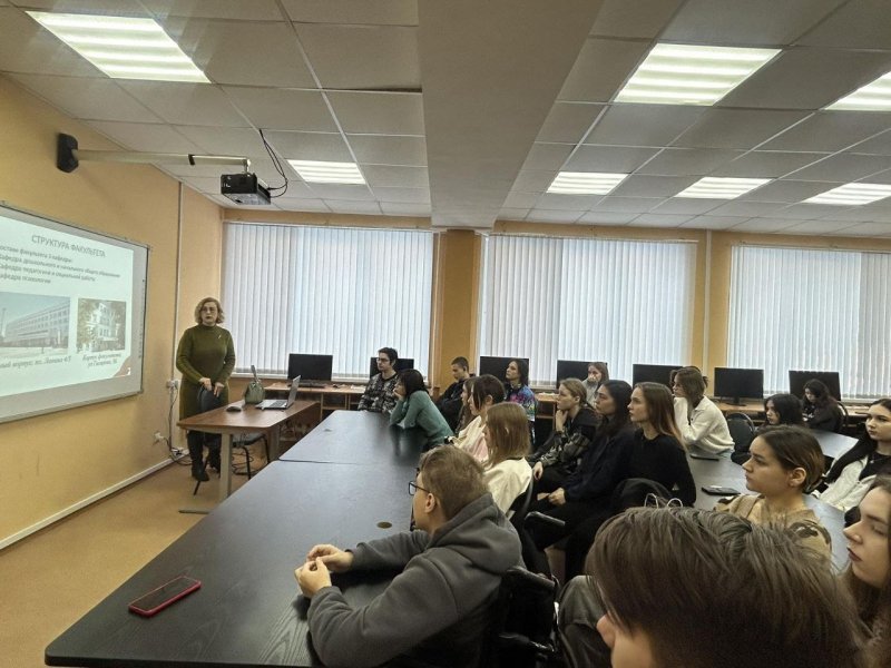 Преподаватели факультета педагогики и психологии УлГПУ провели профориентационные встречи в колледжах Ульяновска