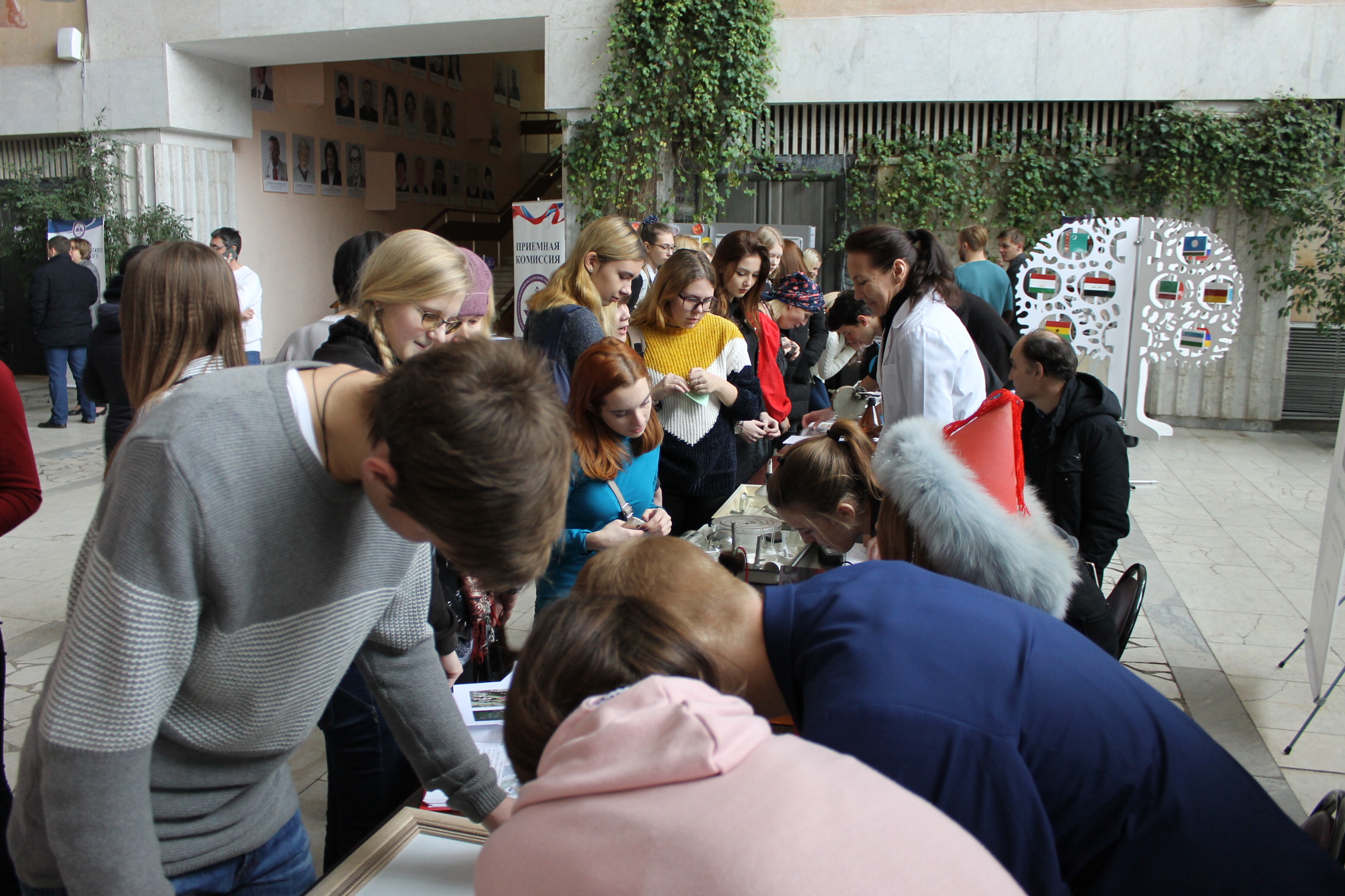 Ресурсный центр  по подготовке вожатых «Ариадна» в рамках Дня открытых дверей в УлГПУ  организовал интерактивную площадку для школьников «Тime coffe»  