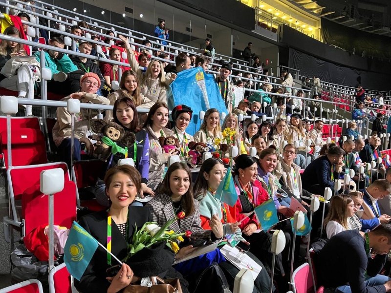 Студенты УлГПУ посетили торжественное закрытие Всемирного фестиваля молодежи